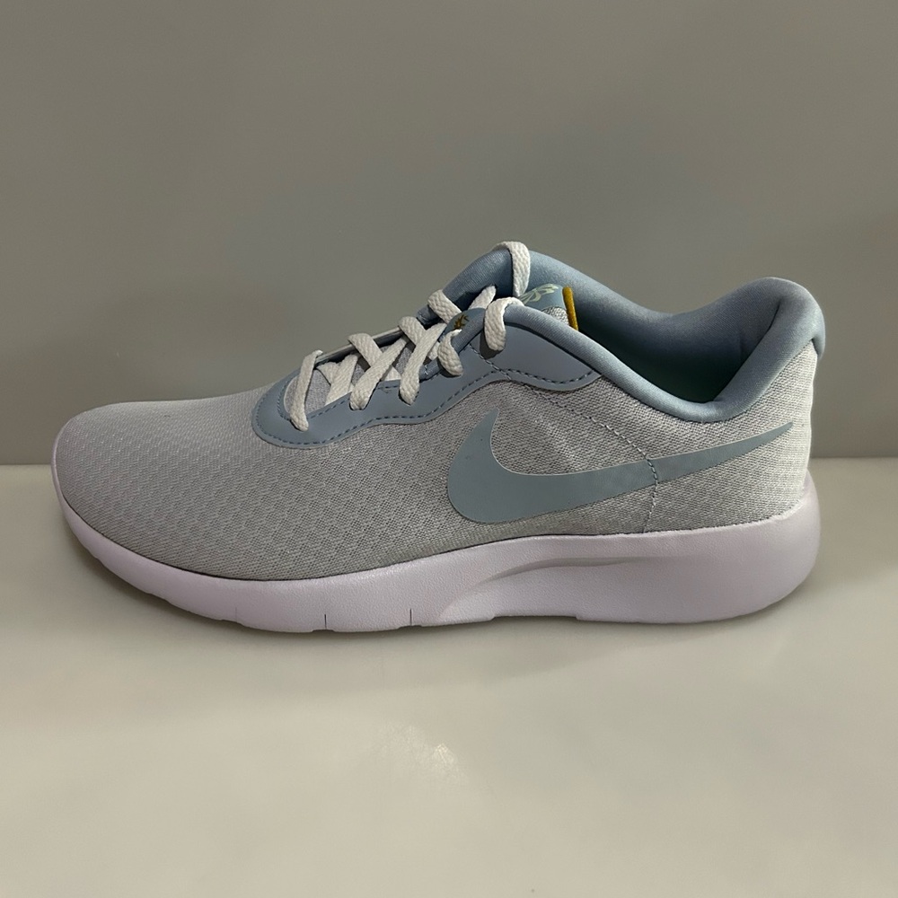 New Nike Tanjun EasyOn Youth Grey Running Shoes - Yth Size 7 / EU40 (Wm 8.5) NIB